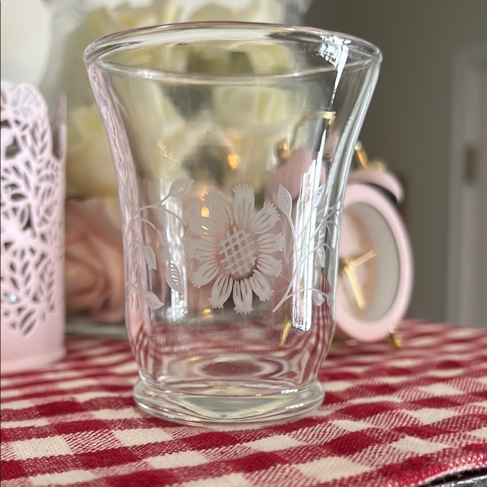 Vintage Daisy Juice Glass with Floral Design